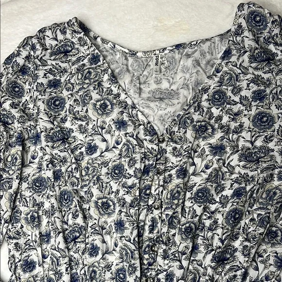 Mudd Floral Bell-Sleeve Romper Size L - Picture 6 of 8